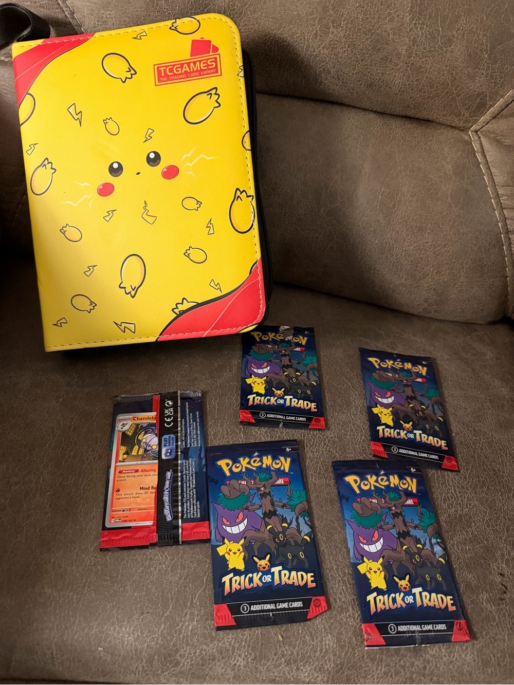 New Pickachu Binder with 17 Pristine Pokémon Cards- slit opens pkgs $20